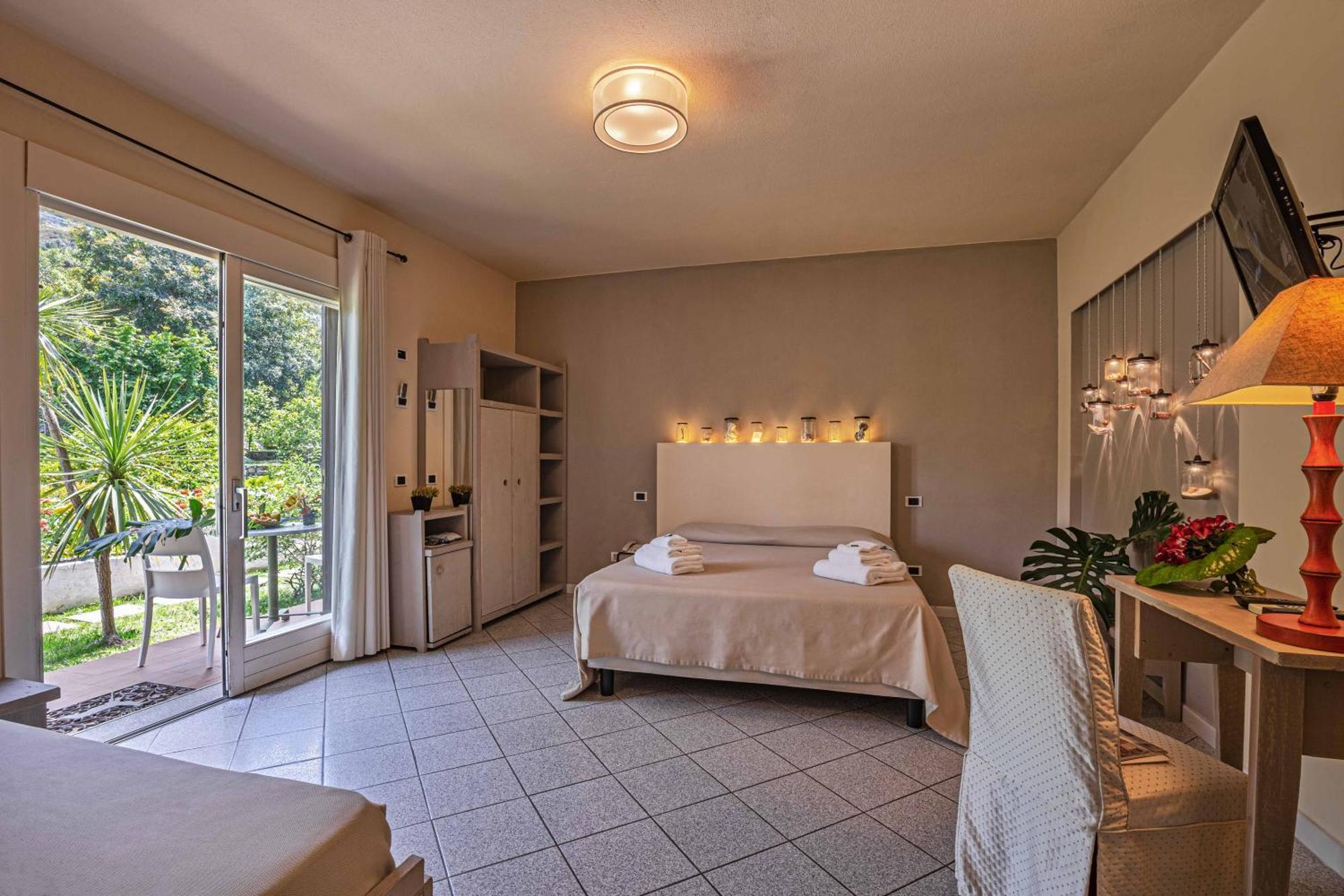 Hotel Cernia Isola Botanica SantʼAndrea 외부 사진
